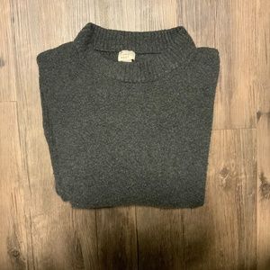 Long sleeve gray sweater